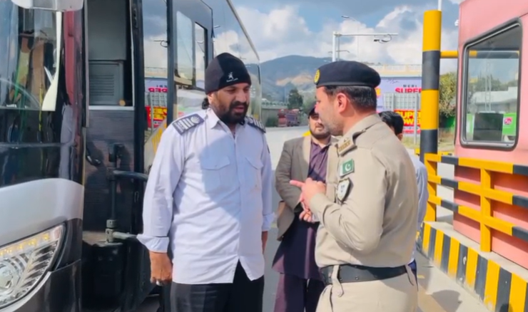 Motorway Police return over Rs7.4 mln to passengers in crackdown