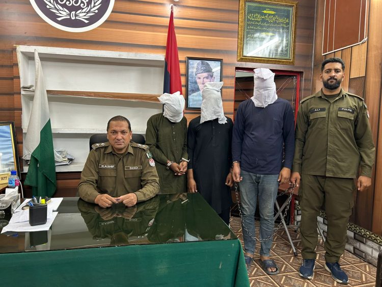 Police action in Kotli Syed Ameer Police Station, Sialkot Police arrests 3 robbers including the ringleader