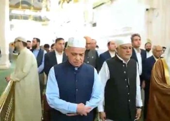 PM pays reverent visit to Prophet’s Mosque, prays for world peace