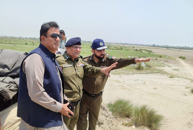 IGP visits Rajanpur riverine area, reviews operation against criminals